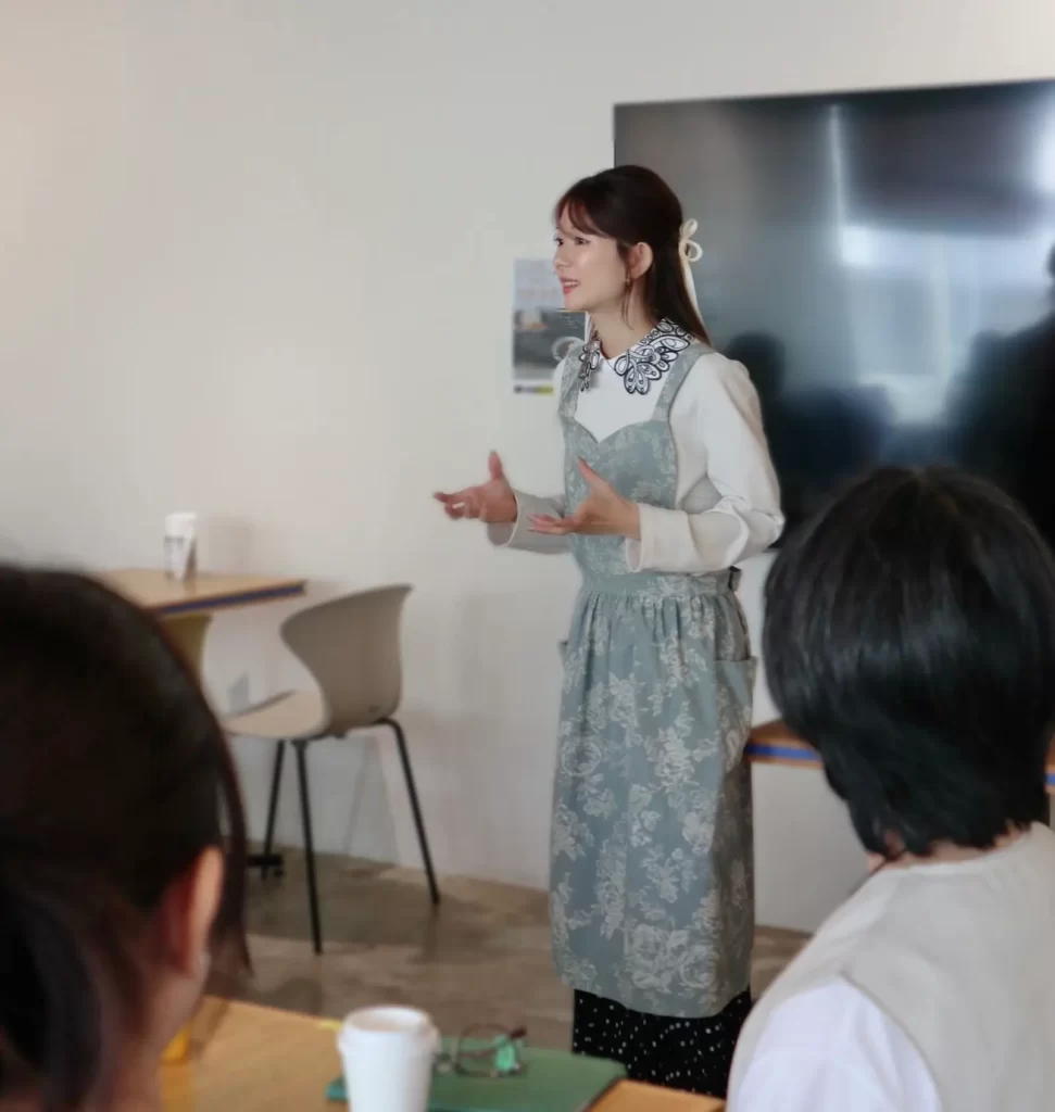 2026年9月に浦添市のターミナルで開催した、「花咲く私じかん」の一コマ。
